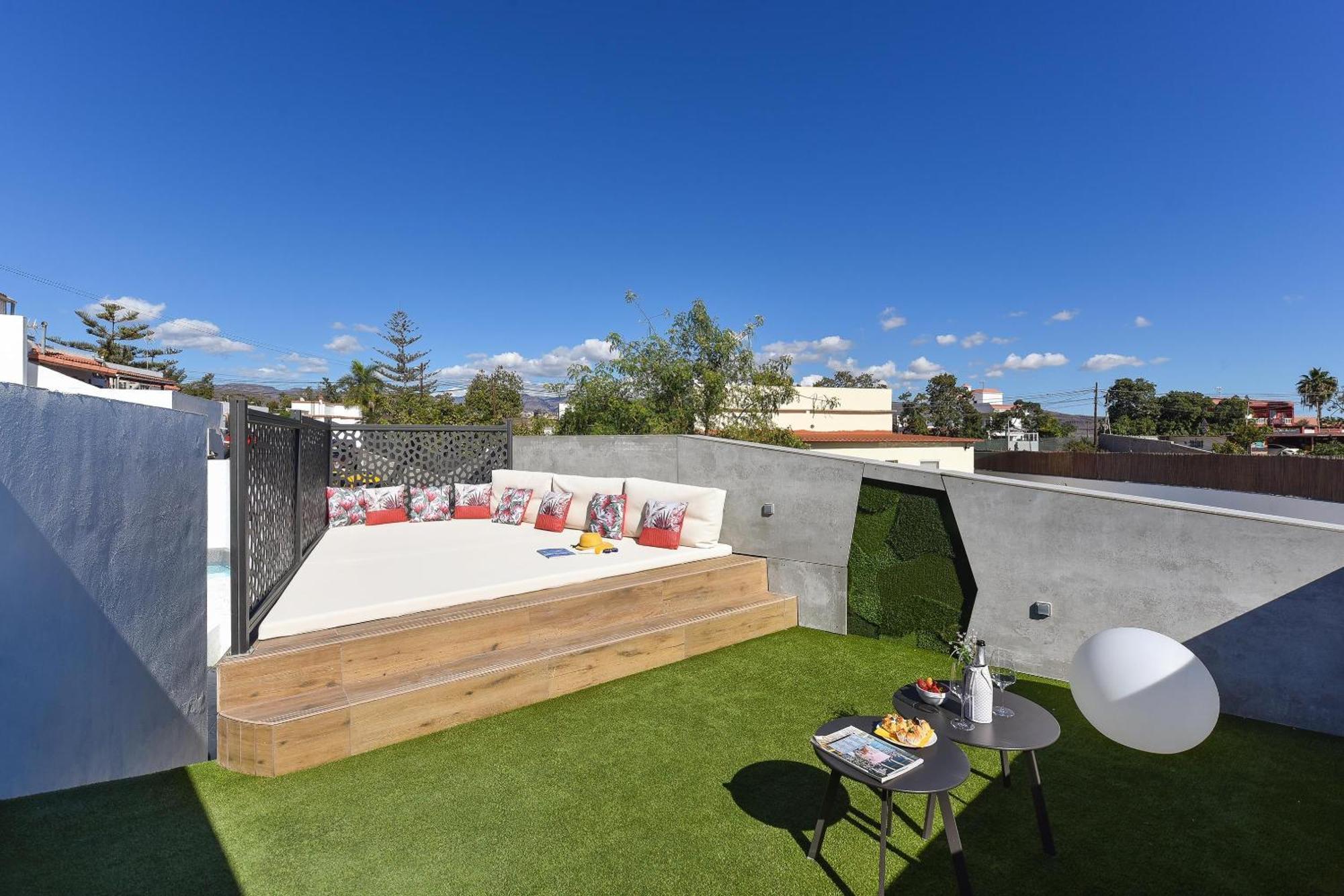 Villa Salado Salobre, Gran Canaria Private Heated Pool Modern Luxury Tranquil Getaway *