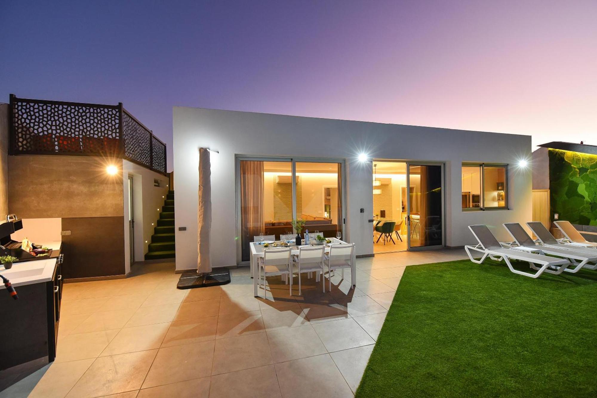 Villa Salado Salobre, Gran Canaria Private Heated Pool Modern Luxury Tranquil Getaway *